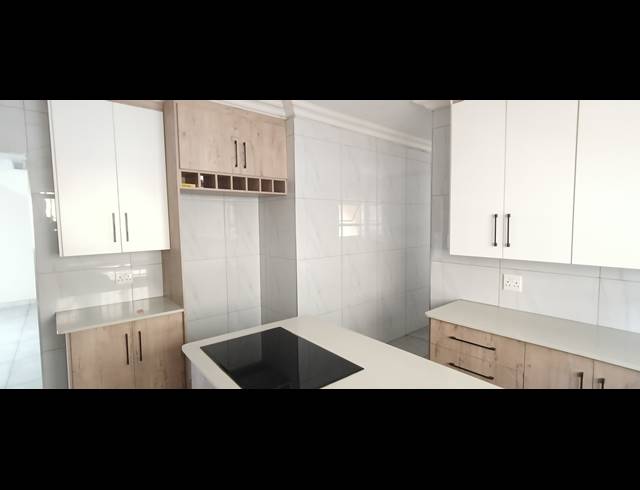 4 BEDROOM DUPLEX TO LET IN MODEL PARK
